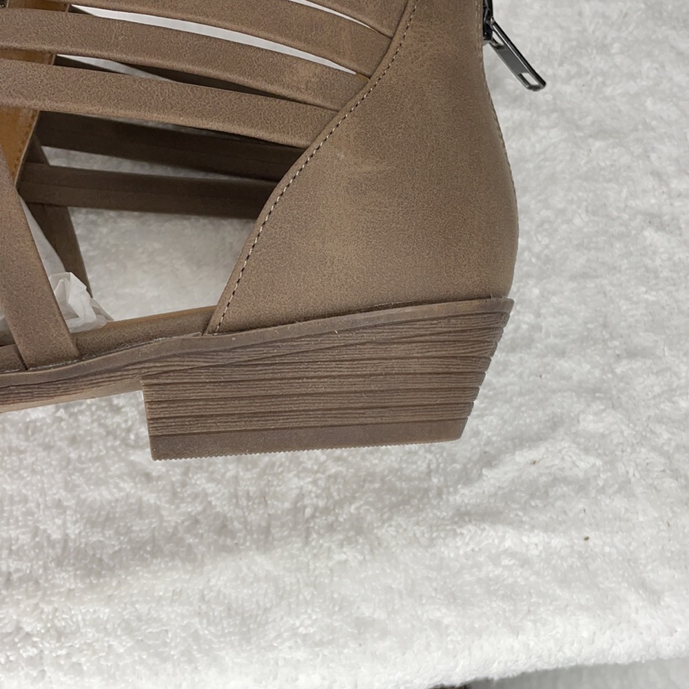 Sandals - Picture 8 of 8